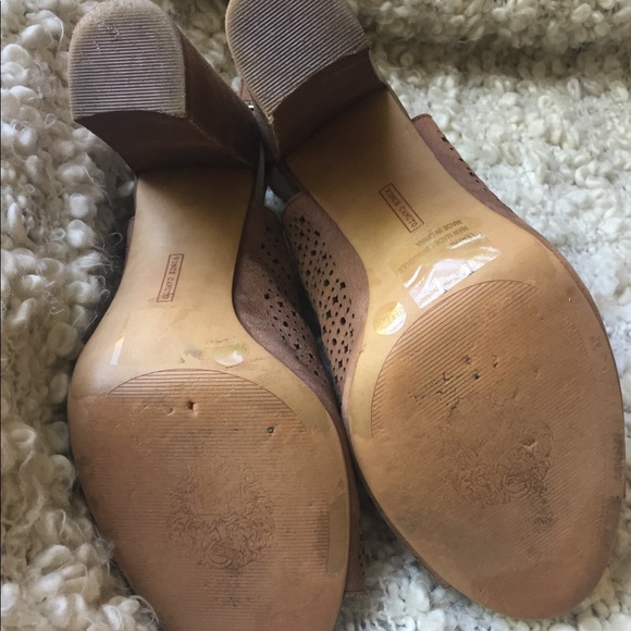 Vince Camuto Tan Sandals Selda 9.5 - Picture 4 of 4